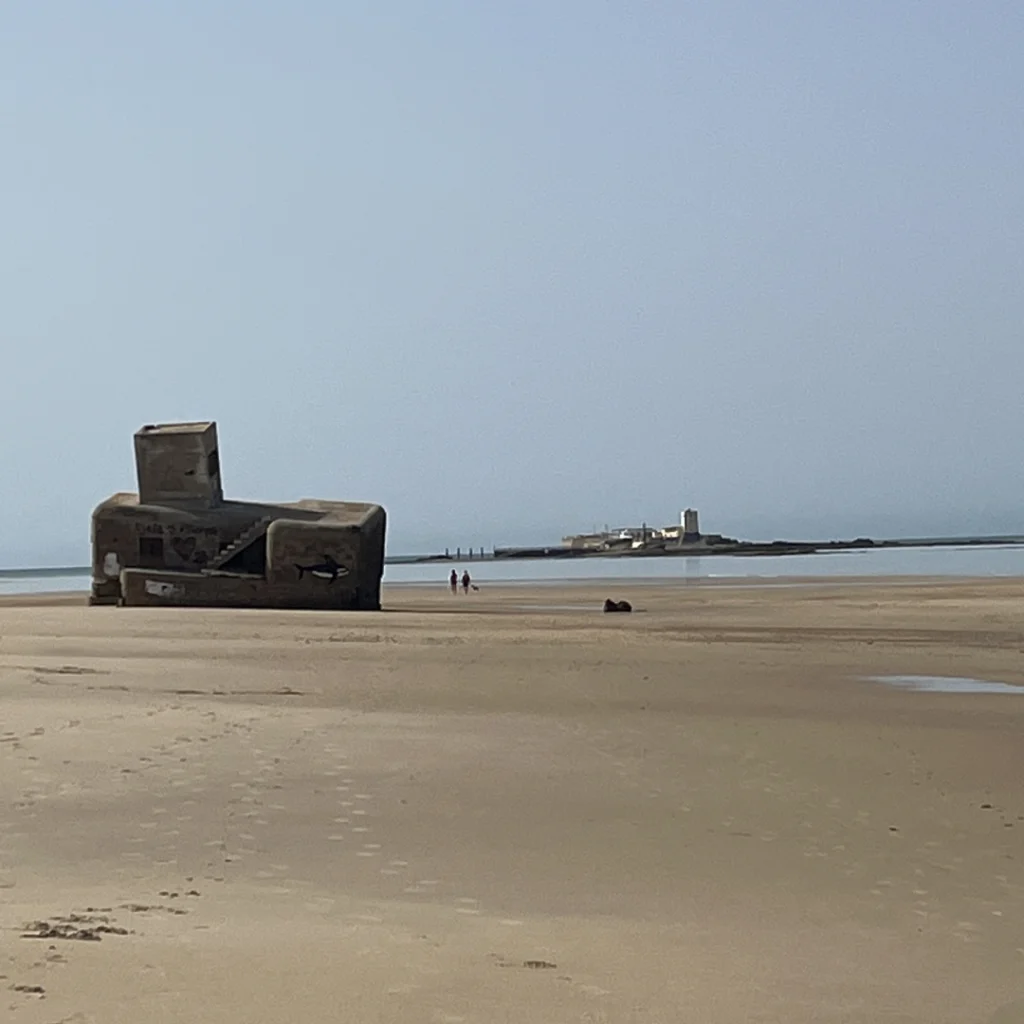 Bunker de guerra en playa de Camposoto