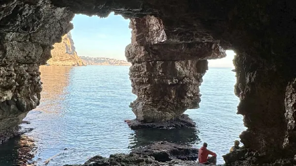 Cova dels Arcs, Cala Moraig